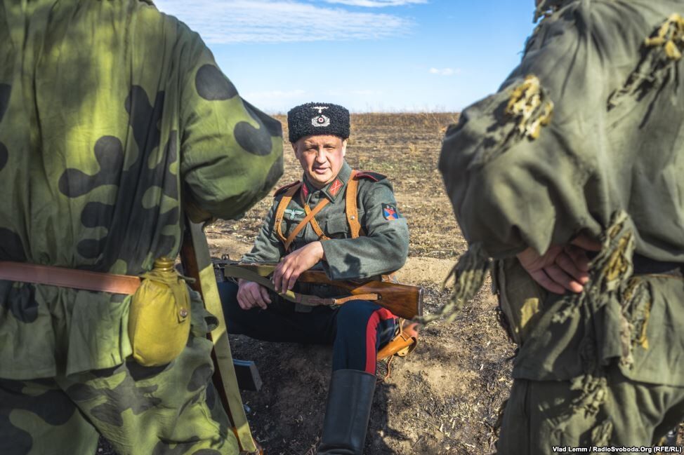 Козаки, нацисти і техніка: під Дніпропетровськом реконструювали битву за Дніпро. Опубліковані фото