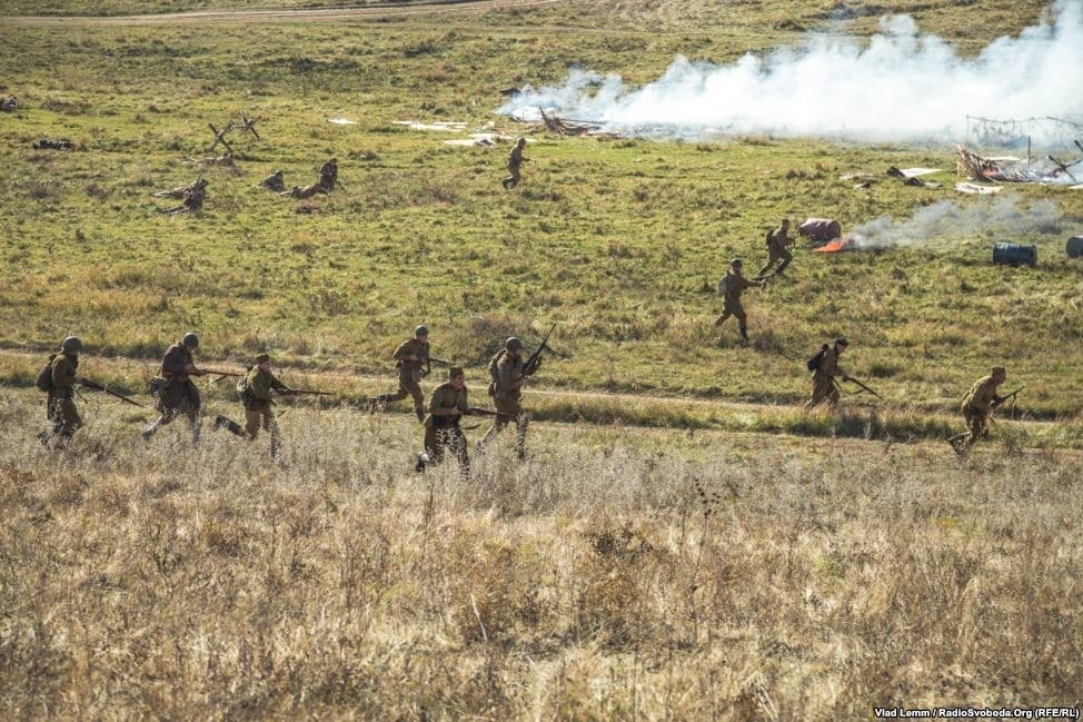 Козаки, нацисти і техніка: під Дніпропетровськом реконструювали битву за Дніпро. Опубліковані фото