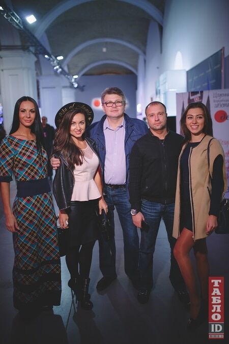 Звездные гости Украинской недели моды: Димопулос в шляпе, Осадчая в кроссовках и красотка-коп 