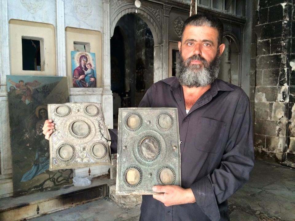 Сирийская Аль-Каида разорила древние монастыри: иконами разжигают костры