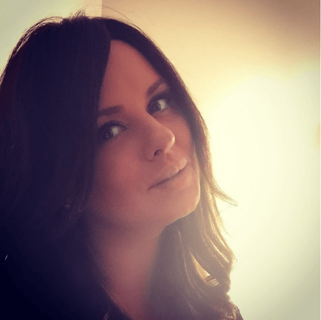 Анна Семенович изуродовала себя новым цветом волос