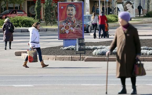 Сталін - це добре! Донецьк заполонили портрети і цитати диктатора: фотофакт