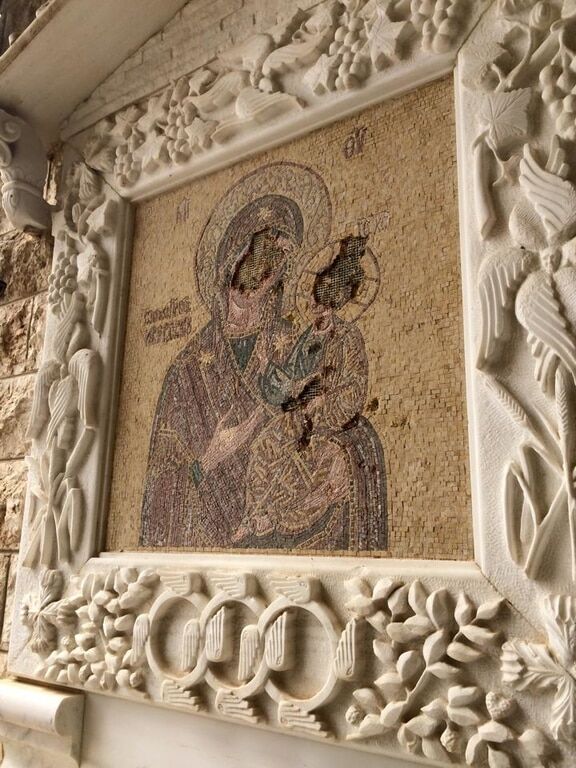 Сирийская Аль-Каида разорила древние монастыри: иконами разжигают костры