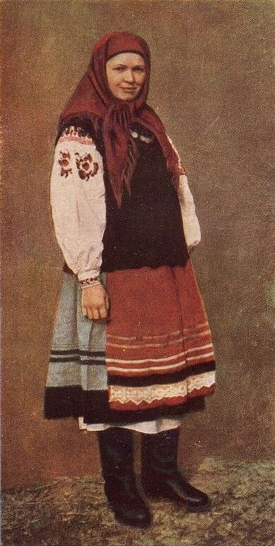 Как выглядели украинки 100 лет назад: вышитые наряды, бусы и роскошные венки 