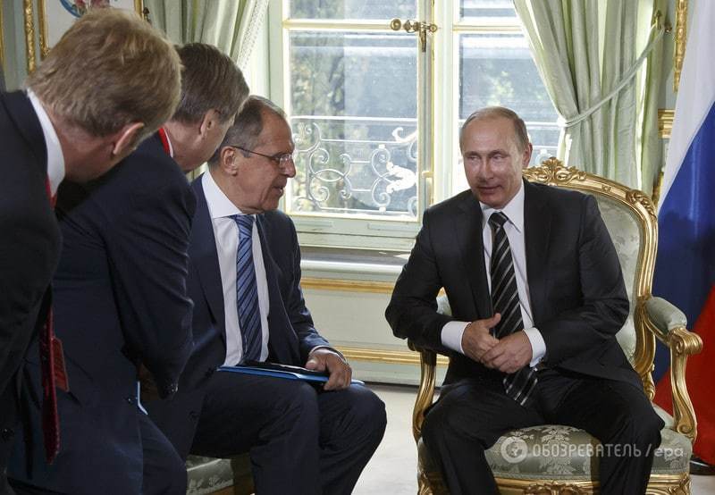 В ожидании встречи с Порошенко: фотографы "поймали" эмоции Путина