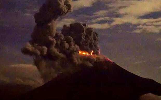 Розпочалося виверження найактивнішого вулкана Мексики: опубліковано відео