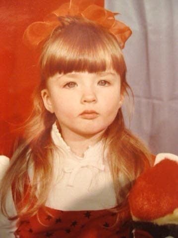 "Одеська Барбі" показала, якою була в дитинстві: фото малятка з бантом