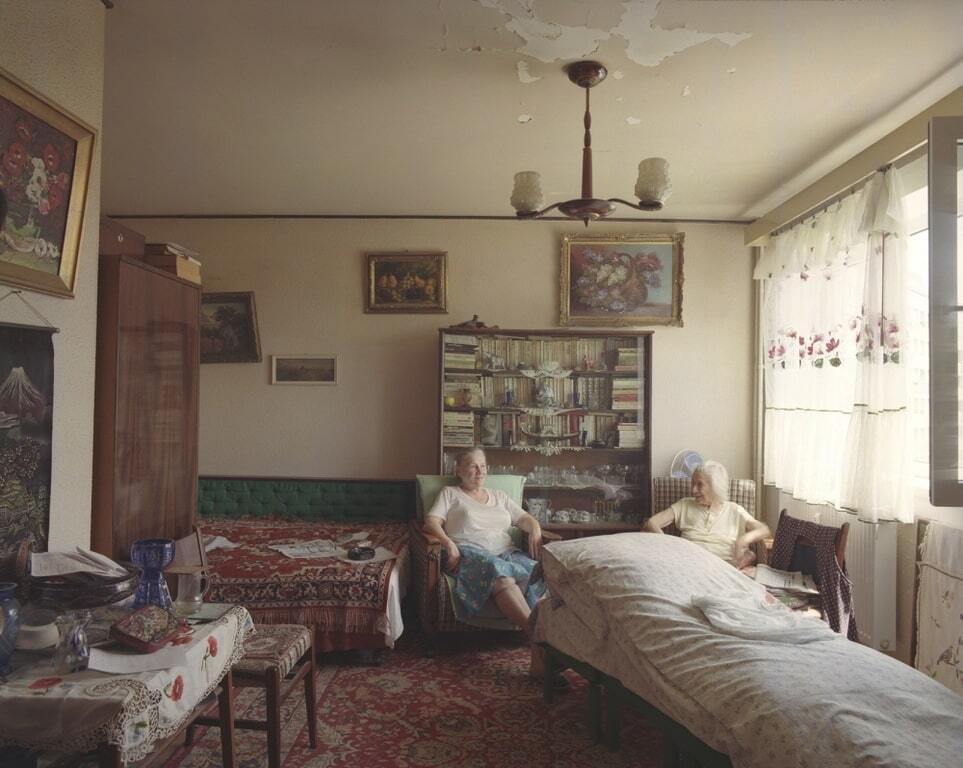 Фотограф показав, як відрізняється життя людей в однакових квартирах