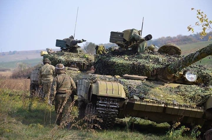 Україна відвела 60 танків: у разі загострення поверне їх за годину - штаб АТО