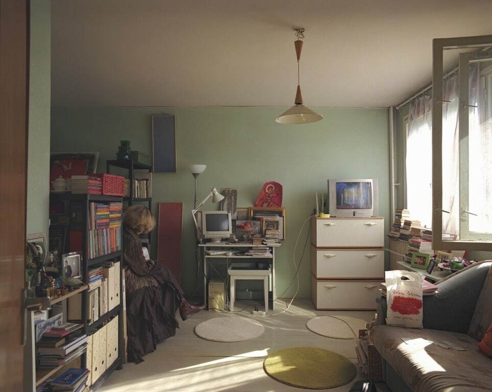 Фотограф показал, как отличается жизнь людей в одинаковых квартирах
