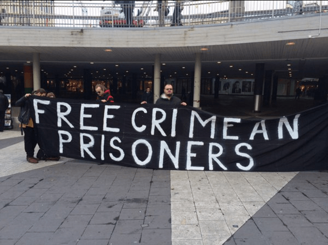 "Свободу кримським в'язням": у Швеції пройшла акція на підтримку Сенцова