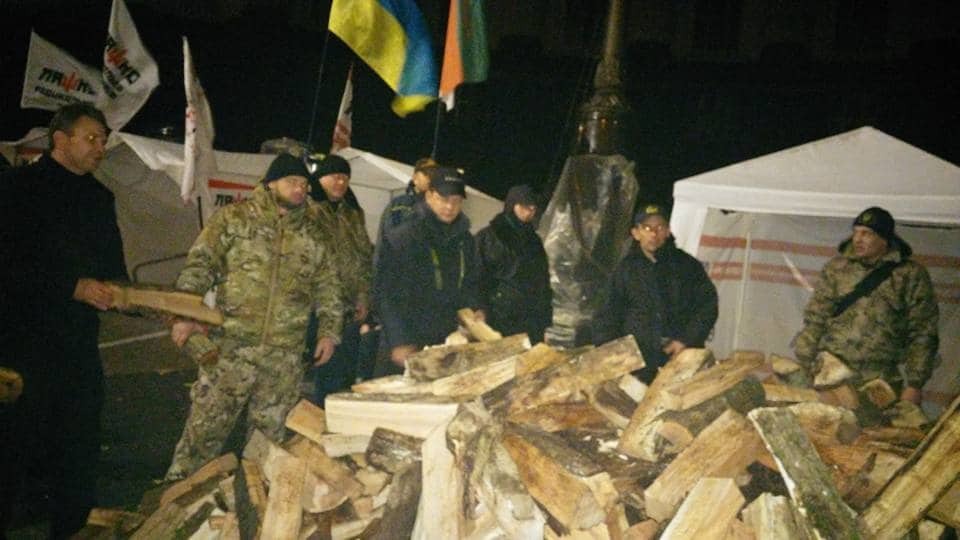 Майдан під Кабміном: Ляшко і Ко провели ніч під стінами уряду, опубліковані фото і відео
