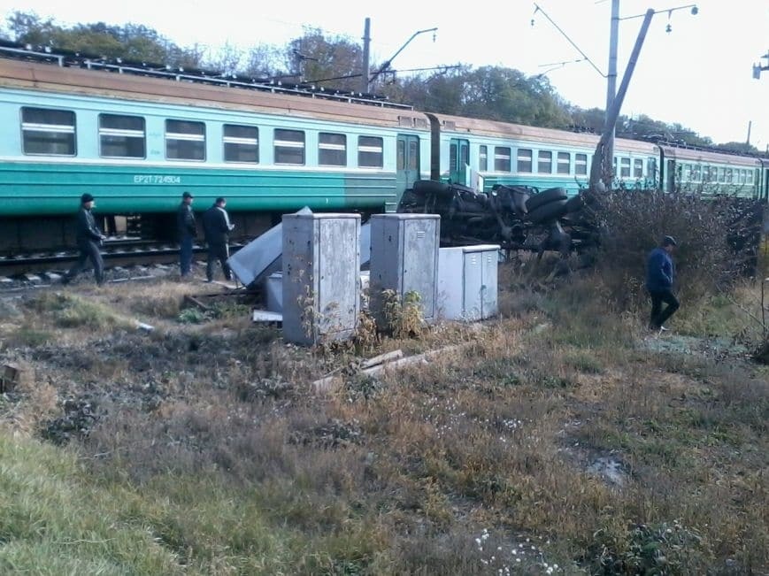 В оккупированной Макеевке поезд сбил машину