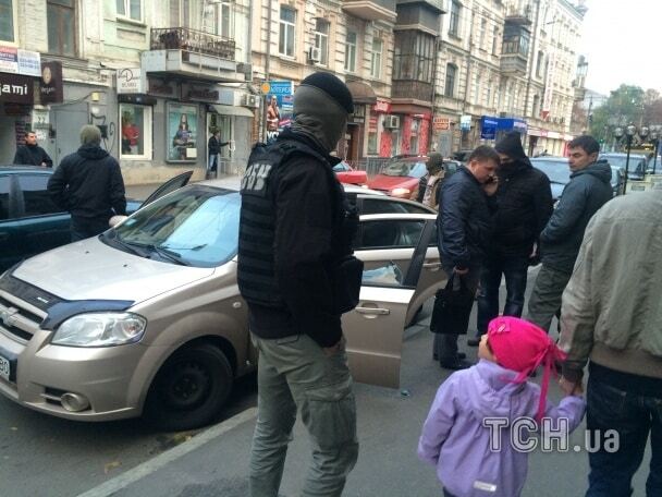 СБУ со стрельбой накрыла в центре Киева многомиллионный "конверт"