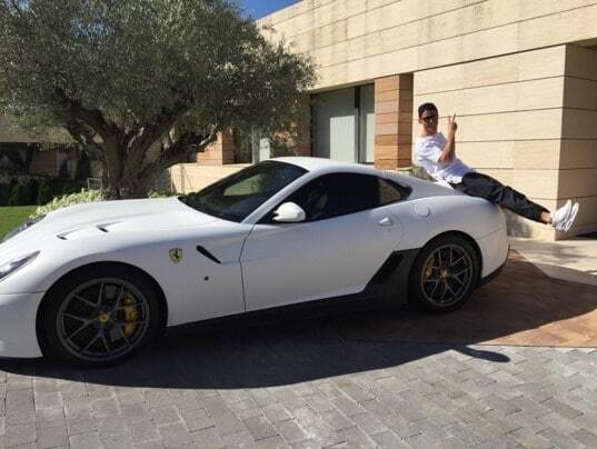 Роналду похвастался новым авто за 300 тысяч евро: фото "малышки"
