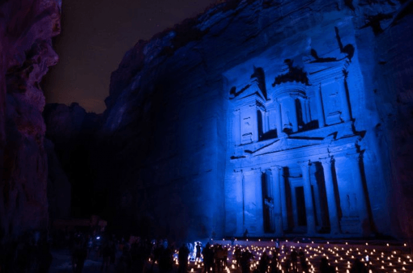 Невероятная акция ООН: по всему миру здания вспыхнули голубым светом - фоторепортаж