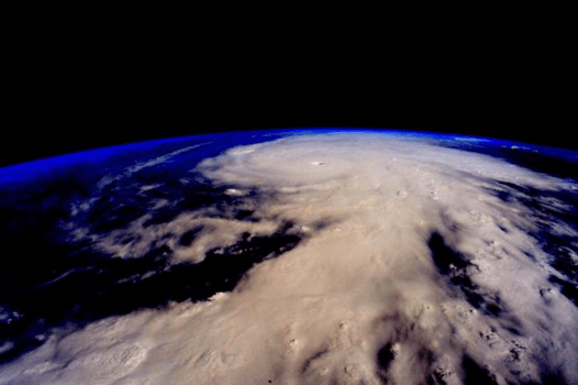 У мережі з'явилися перші відео та фото найсильнішого за 50 років урагану "Патрісія"