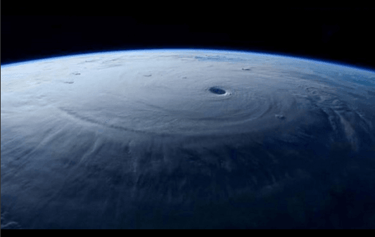 В сети появились первые видео и фото сильнейшего за 50 лет урагана "Патрисия"