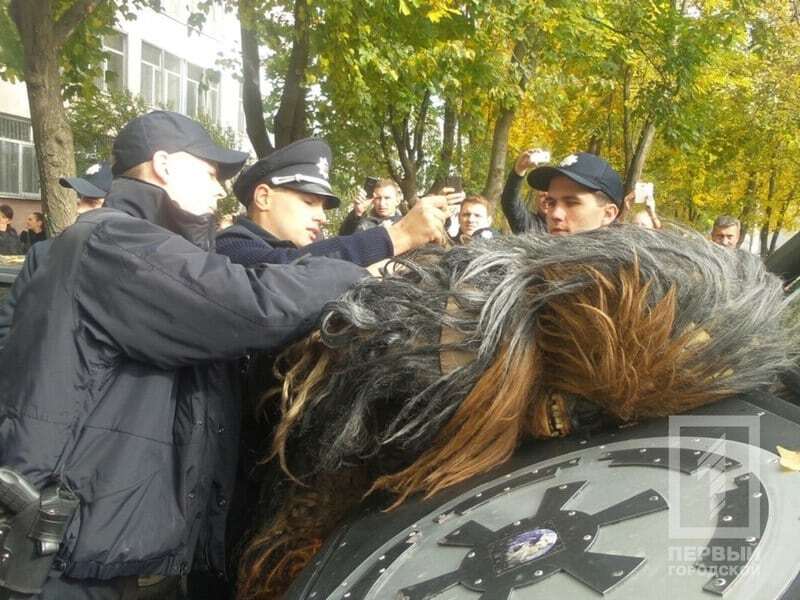 В Одессе полиция схлестнулась с "темной силой" Дарта Вейдера: опубликованы фото