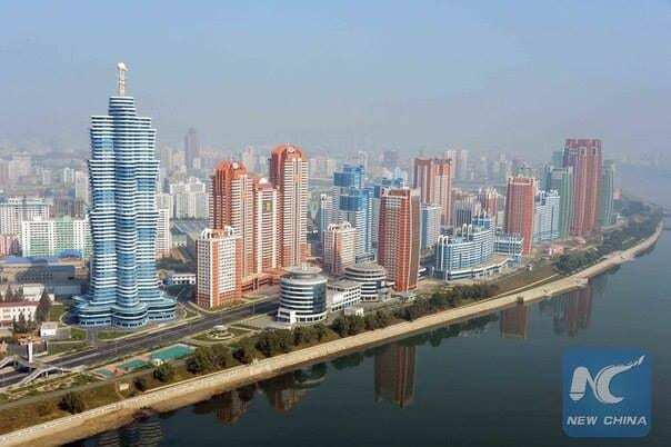 Веселый Ким Чен Ын со свитой прогулялся по пустынным улицам Пхеньяна: опубликованы фото