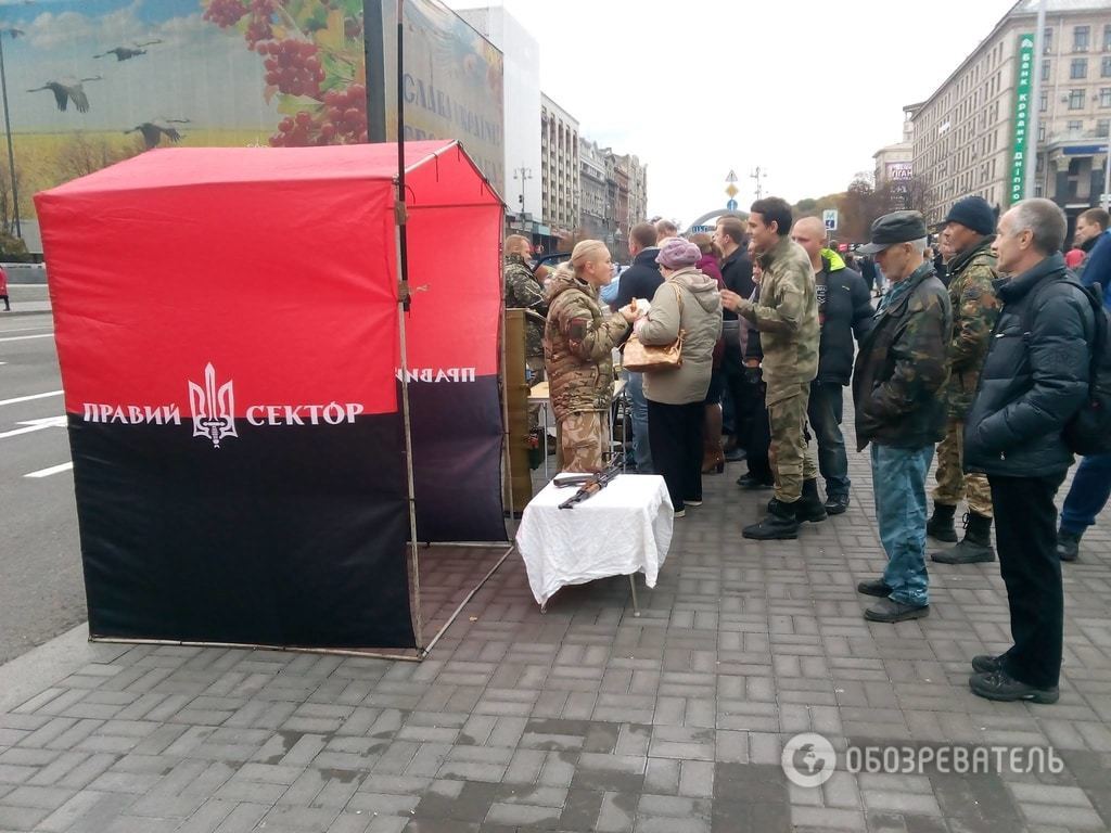 Правый сектор привез на Майдан автоматы и гранатометы: фотофакт  