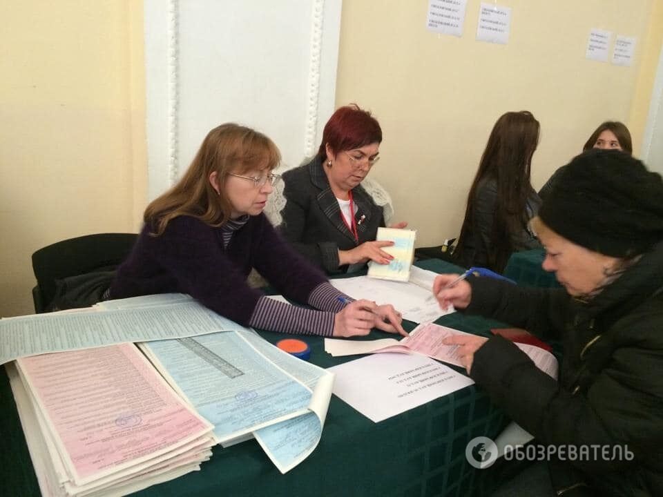 Порошенко проголосовал в Доме офицеров