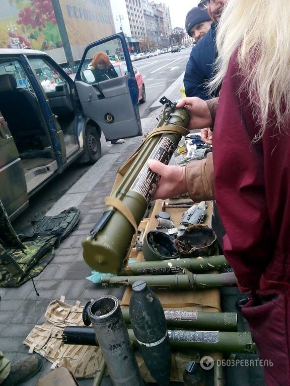 Правий сектор привіз на Майдан автомати і гранатомети: фотофакт  