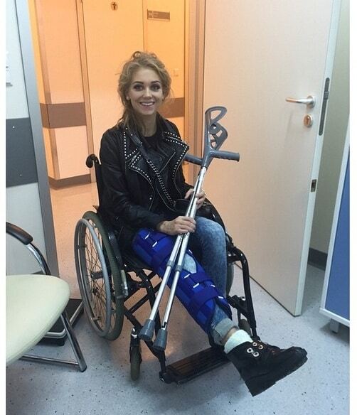 Усе серйозно: Христина Асмус опинилася в інвалідному кріслі - фотофакт