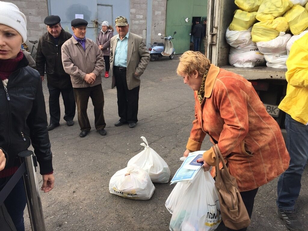 Около 1,5 тысяч мирных жителей сел Тельмановского района получили гумпомощь