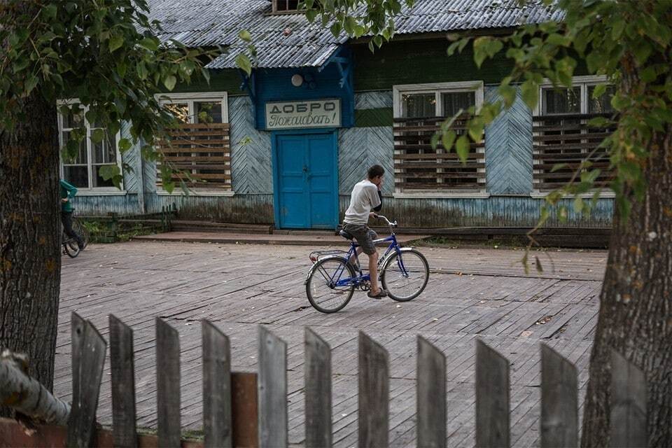 В сети показали жизнь российских сел, объединенных ржавым поездом