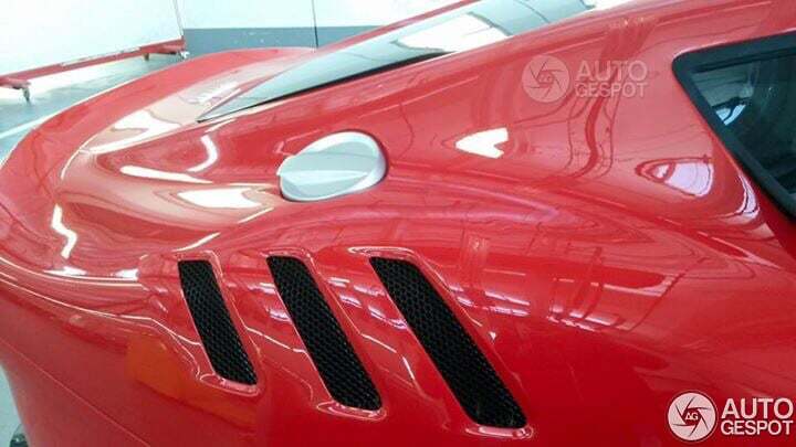 В сети появились первые фото спецверсии Ferrari F12 без камуфляжа