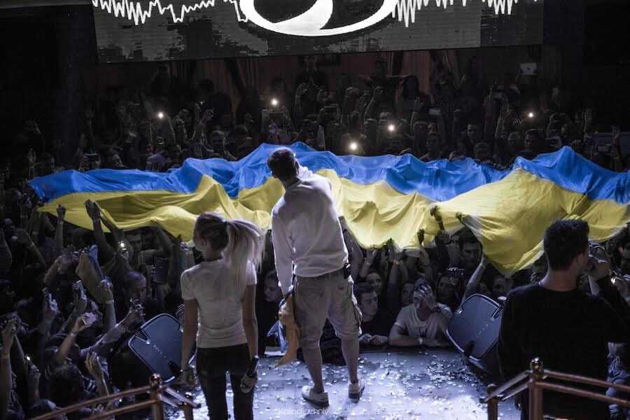 На концерте ЯрмаКа тысячи фанатов спели Гимн Украины