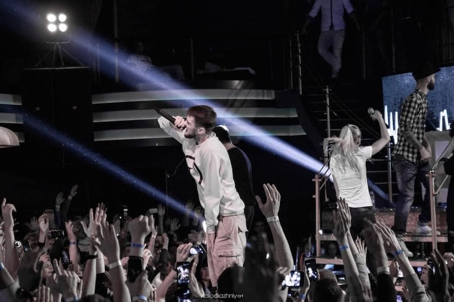 На концерте ЯрмаКа тысячи фанатов спели Гимн Украины