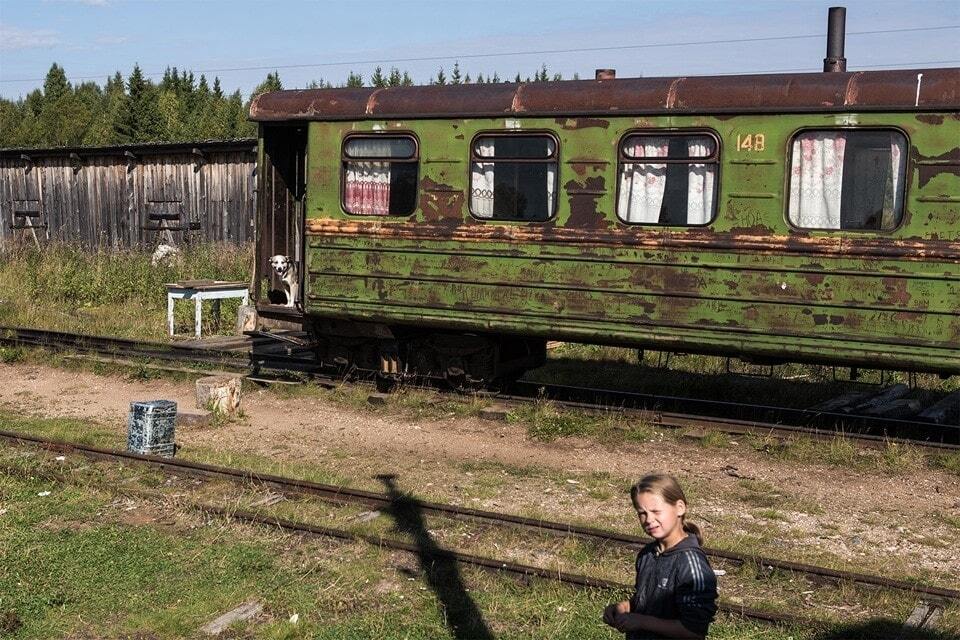 В сети показали жизнь российских сел, объединенных ржавым поездом
