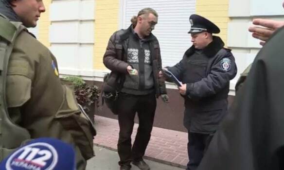 В Киеве свободовца Мирошниченко облили зеленкой: опубликованы фото и видео
