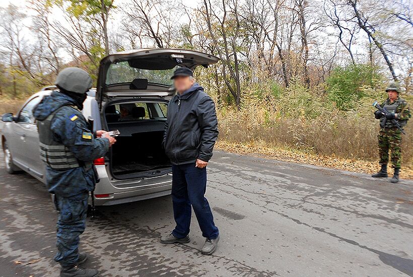 На Луганщине гвардейцы задержали россиянина с документами "ЛНР": опубликованы фото