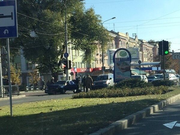 Терористи влаштували розбірки в центрі Донецька: фото з місця подій
