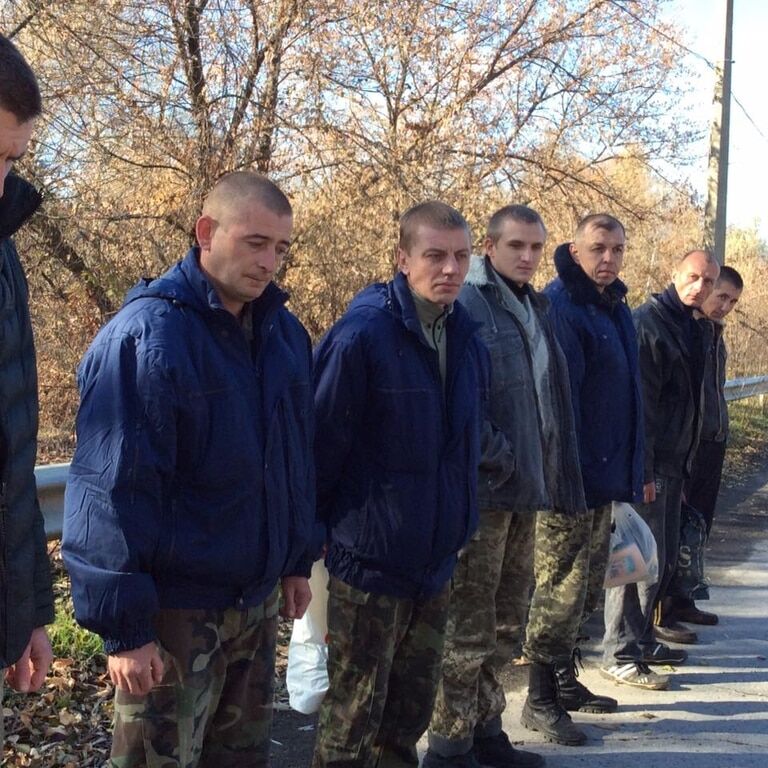 Стали відомі подробиці звільнення 9 полонених бійців АТО: фото героїв