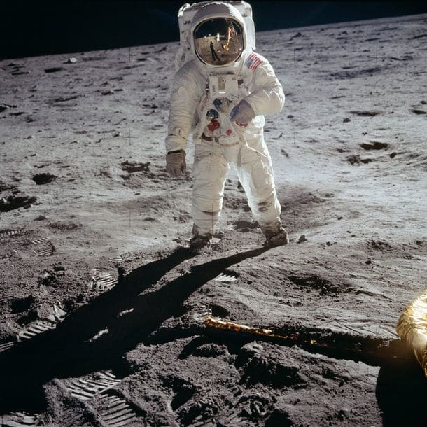 И все-таки летали! В США обнародовали тысячи фото исторической высадки на Луне