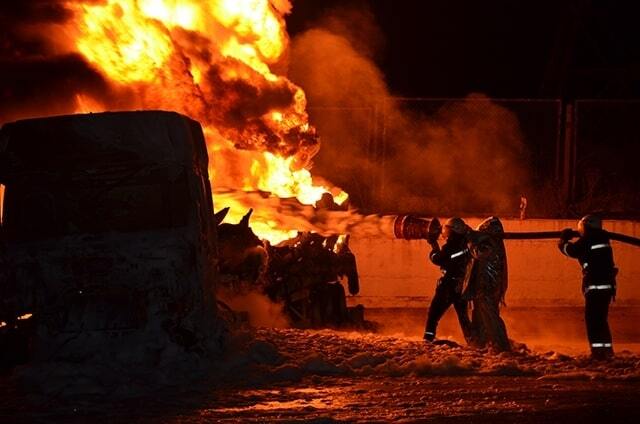 У Миколаєві палали бензовози на АЗС: є постраждалі