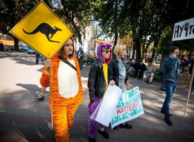 Проти одностатевих раків: в Одесі влаштували абсурдну "монстрацію". Фоторепортаж