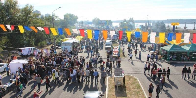 Поросячі перегони, лицарі і каскад кольорів: Запоріжжя почало святкувати 245-річчя. Фоторепортаж