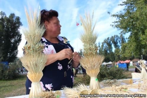 Поросячьи бега, рыцари и каскад цветов: Запорожье начало праздновать 245-летие. Фоторепортаж