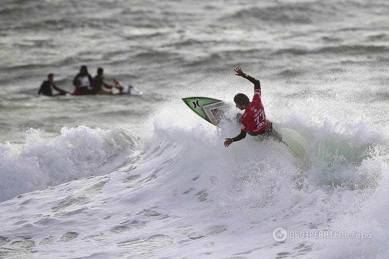 Оседлали волну высотою 30 метров: Португалия потрясла экстрим-шоу серфингистов. Фото и видеофакт