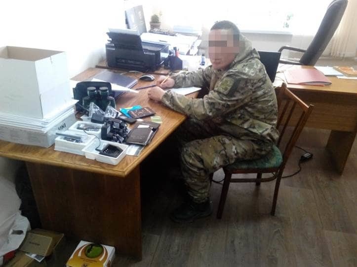 Солдат ВСУ крал деньги у волонтеров, чтобы "помочь маме" и купить водки
