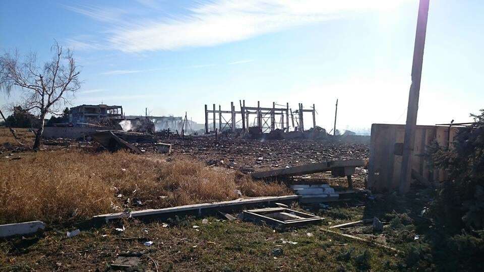 Пепелище: опубликованы фото последствий пожара на складе боеприпасов в Сватово