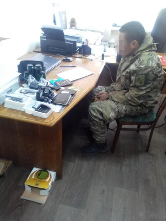 Солдат ВСУ крал деньги у волонтеров, чтобы "помочь маме" и купить водки