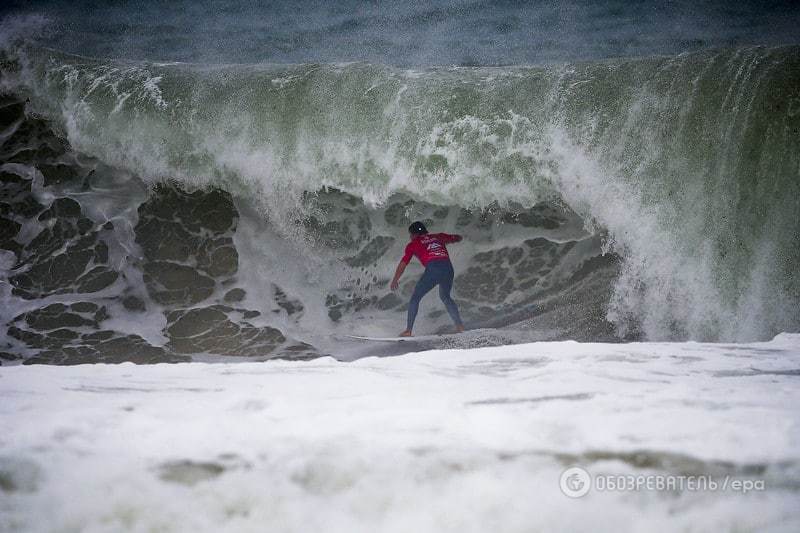 Оседлали волну высотою 30 метров: Португалия потрясла экстрим-шоу серфингистов. Фото и видеофакт