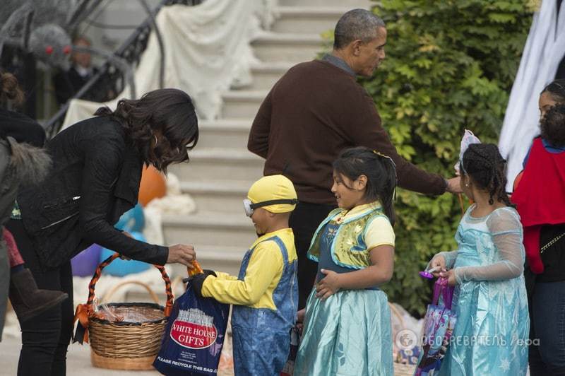 До Обами приїхав хлопчик у костюмі Папи Римського на папамобілі: опубліковані фото і відео