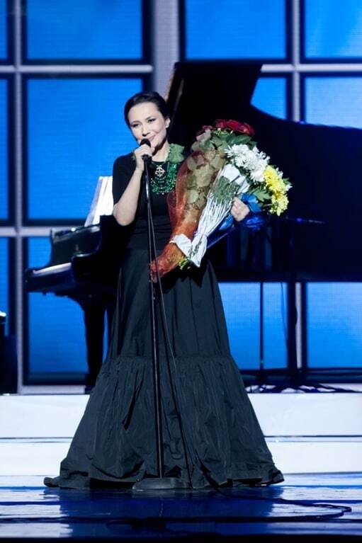 Алена Мозговая впервые спела на концерте памяти отца и показала маленькую дочь